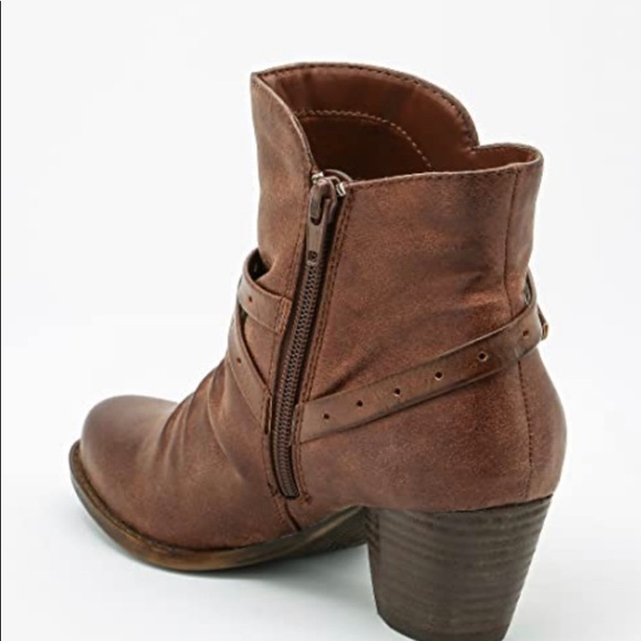 BareTraps ROMA bootie, size 10 - Picture 8 of 9